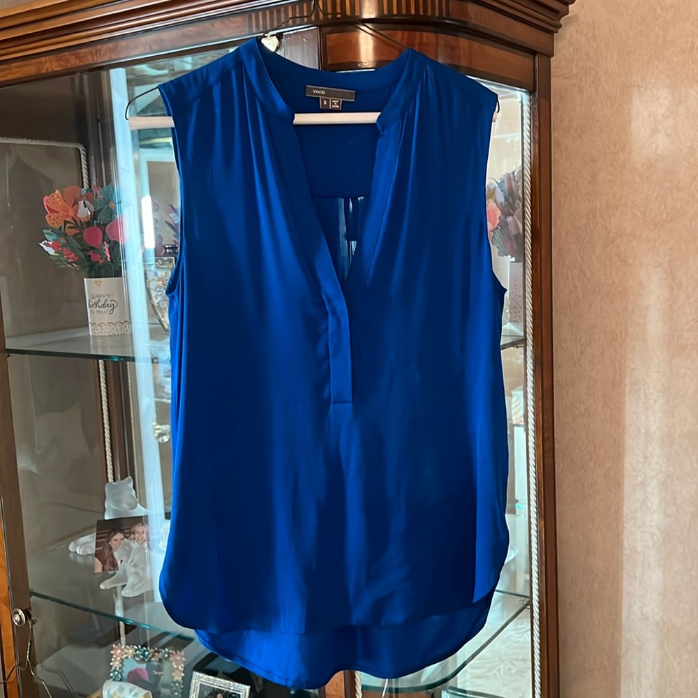 Vince sleevkess silk top